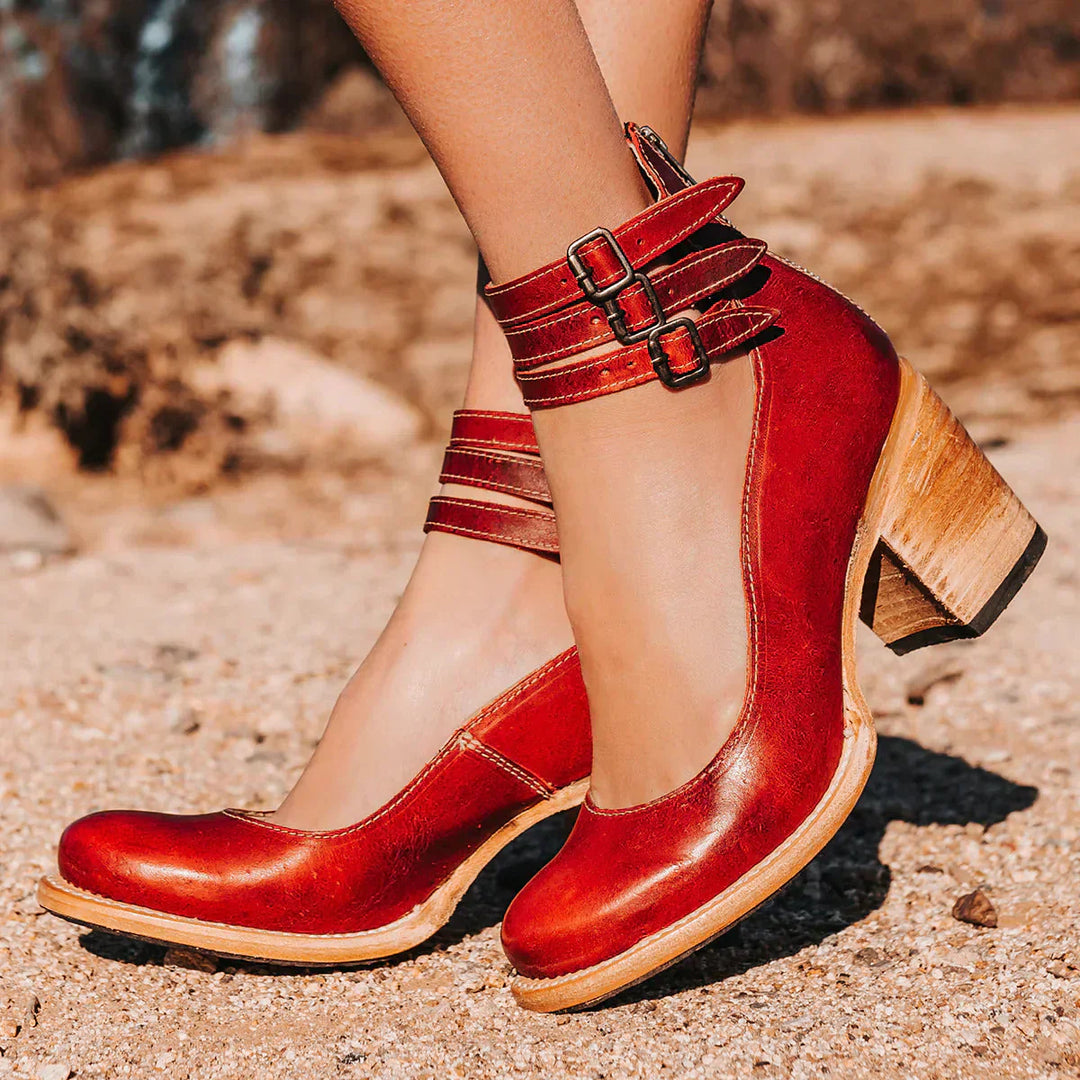Lisa | Stylish pumps with ankle strap