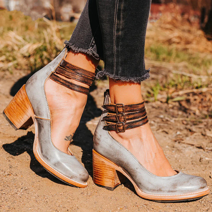 Lisa | Stylish pumps with ankle strap