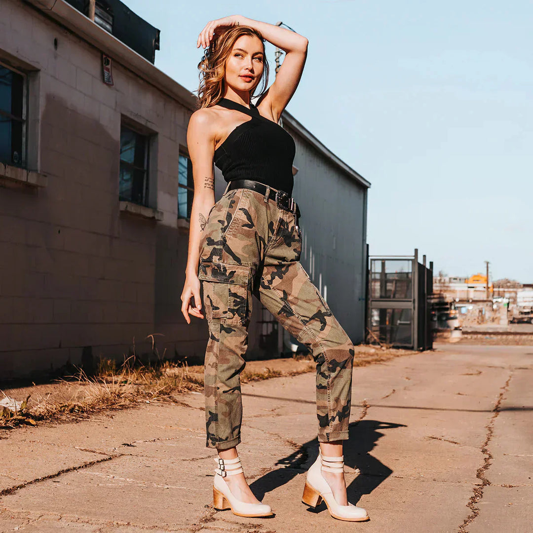 Lisa | Stylish pumps with ankle strap