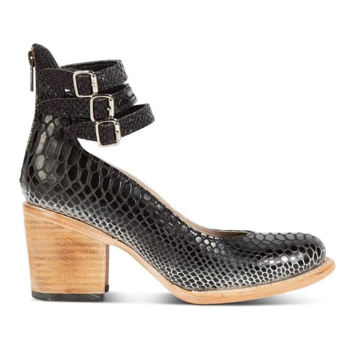 Lisa | Stylish pumps with ankle strap